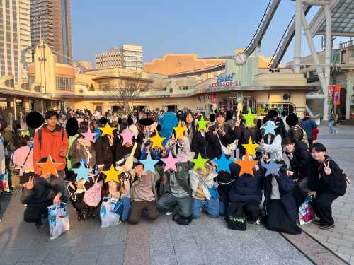 兵庫県芦屋市にあるフリースクール、ユニバ、USJ、ハリドリ、クラーク国際中等部、卒業遠足、笑顔で記念撮影、
