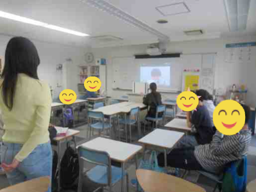 兵庫県にあるフリースクール、クラーク国際中等部芦屋キャンパスのオンライン全校集会の様子