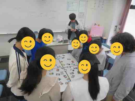 兵庫県にあるフリースクール、クラーク国際中等部芦屋キャンパスの歴史総合の様子