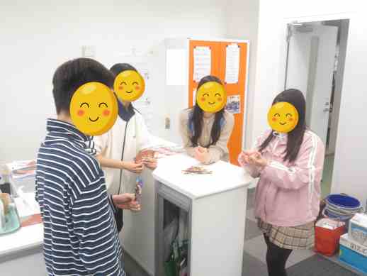 兵庫県にあるフリースクール、クラーク国際中等部芦屋キャンパスの始業式の様子