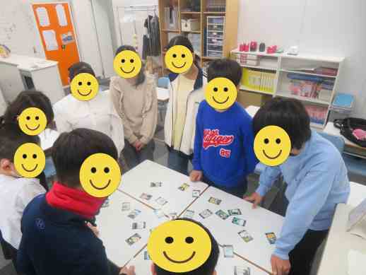 兵庫県にあるフリースクール、クラーク国際中等部芦屋キャンパスの歴史総合の様子