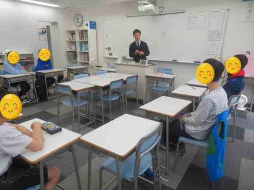 兵庫県にあるフリースクール、クラーク国際中等部芦屋キャンパスの歴史総合の様子