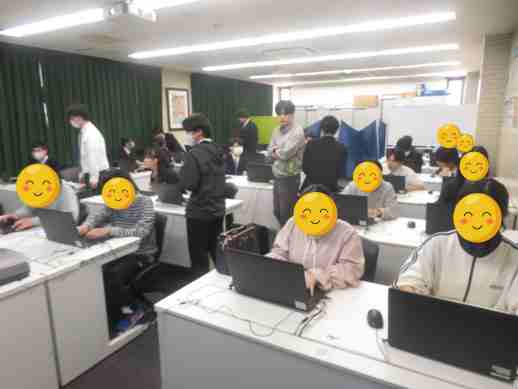 兵庫県にあるフリースクール、クラーク国際中等部芦屋キャンパスの新入生歓迎会の様子