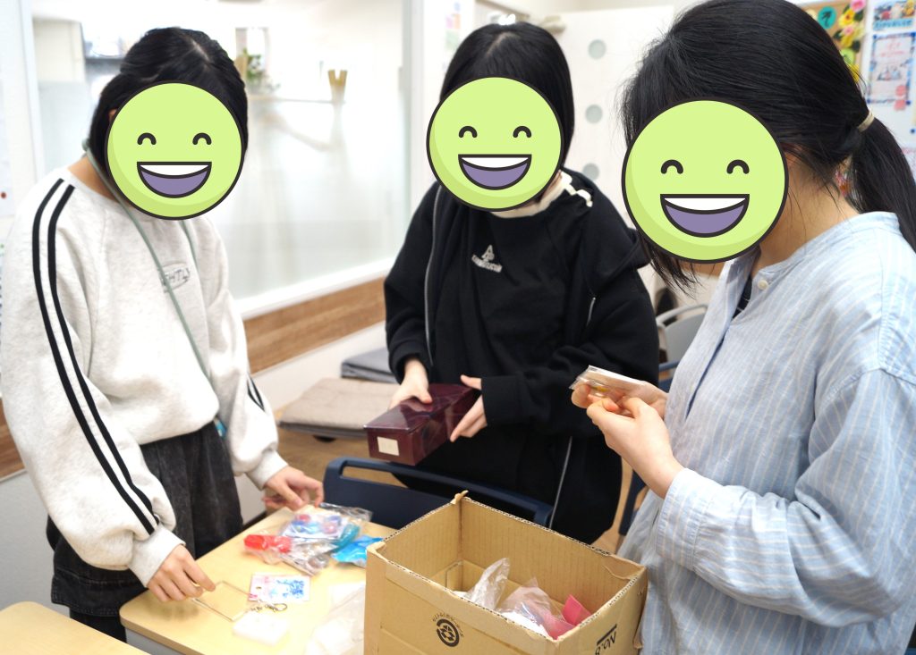 名古屋にあるフリースクール、クラーク国際中等部名古屋キャンパスのプロジェクト学習の様子