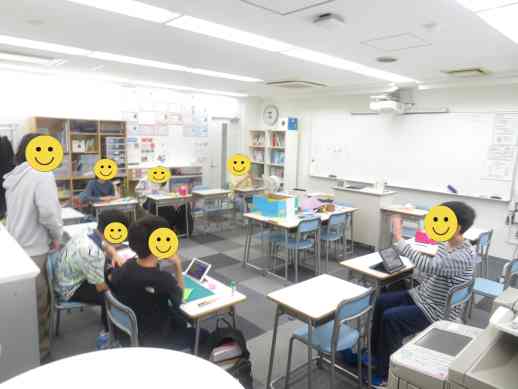 兵庫県にあるフリースクール、クラーク国際中等部芦屋キャンパスのピア製作の授業の様子