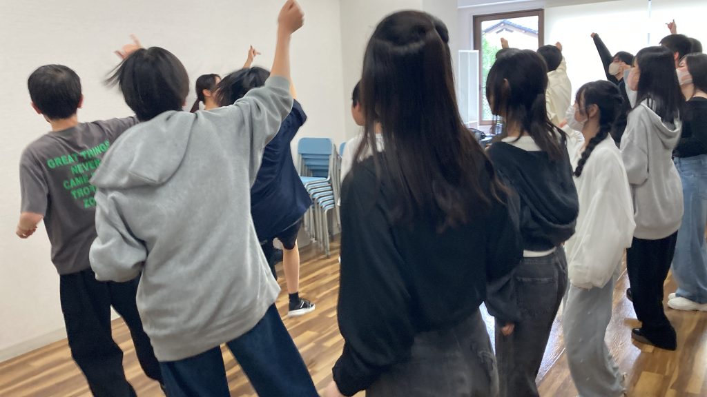 東京にあるフリースクール、クラーク国際中等部東京キャンパスのクラーク記念国際高等学校のスマート生との授業の様子