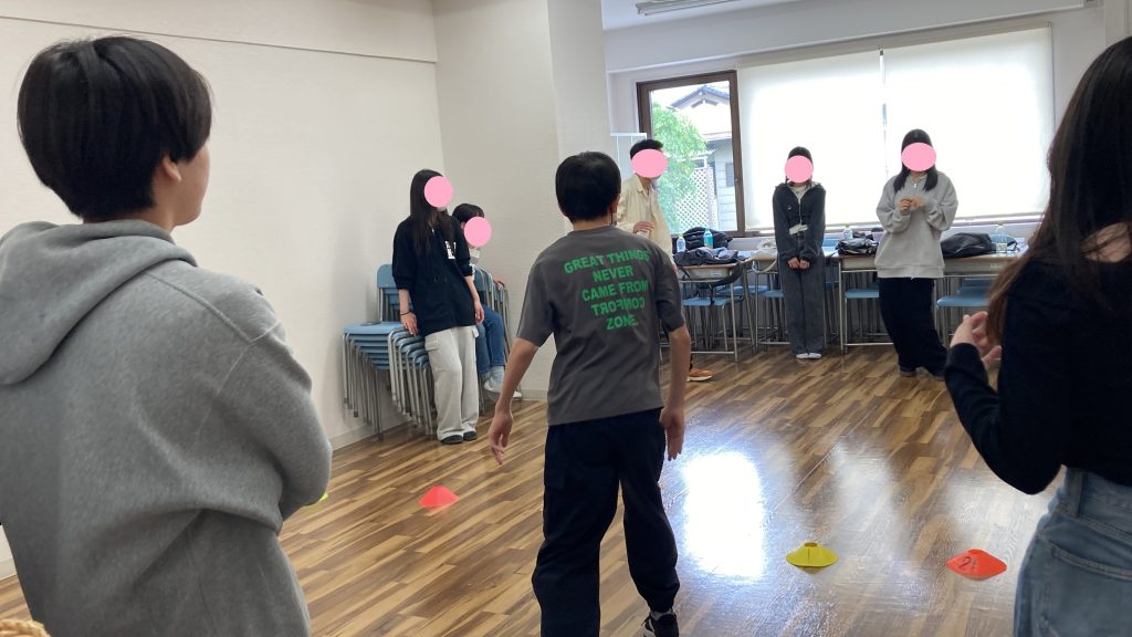 東京にあるフリースクール、クラーク国際中等部東京キャンパスのクラーク記念国際高等学校のスマート生との授業の様子