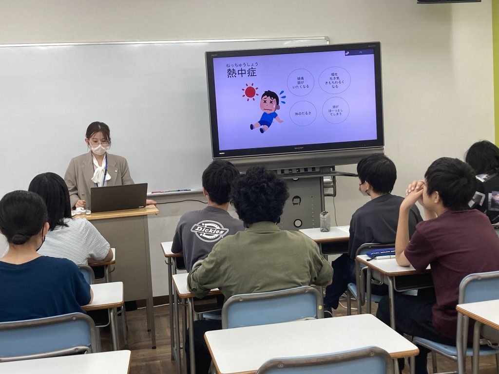 東京にあるフリースクール、クラーク国際中等部東京キャンパスの授業の様子
