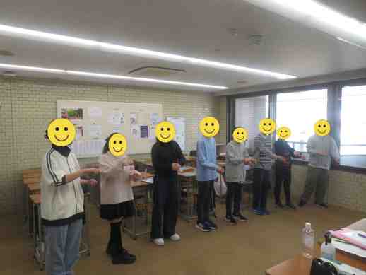 兵庫県にあるフリースクール、クラーク国際中等部芦屋キャンパスの新入生歓迎会の様子