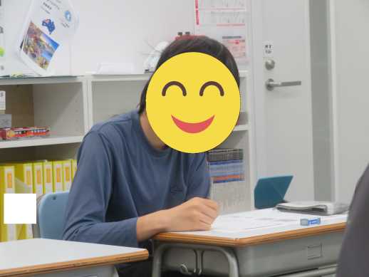 兵庫県にあるフリースクール、クラーク国際中等部芦屋キャンパスの二乗マス計算大会の様子