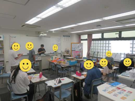 兵庫県にあるフリースクール、クラーク国際中等部芦屋キャンパスのピア製作の授業の様子
