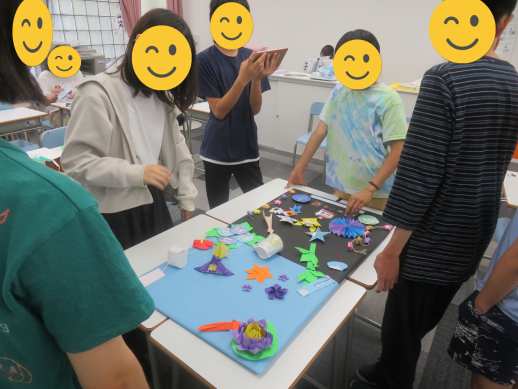 兵庫県にあるフリースクール、クラーク国際中等部芦屋キャンパスのピア製作の授業の様子