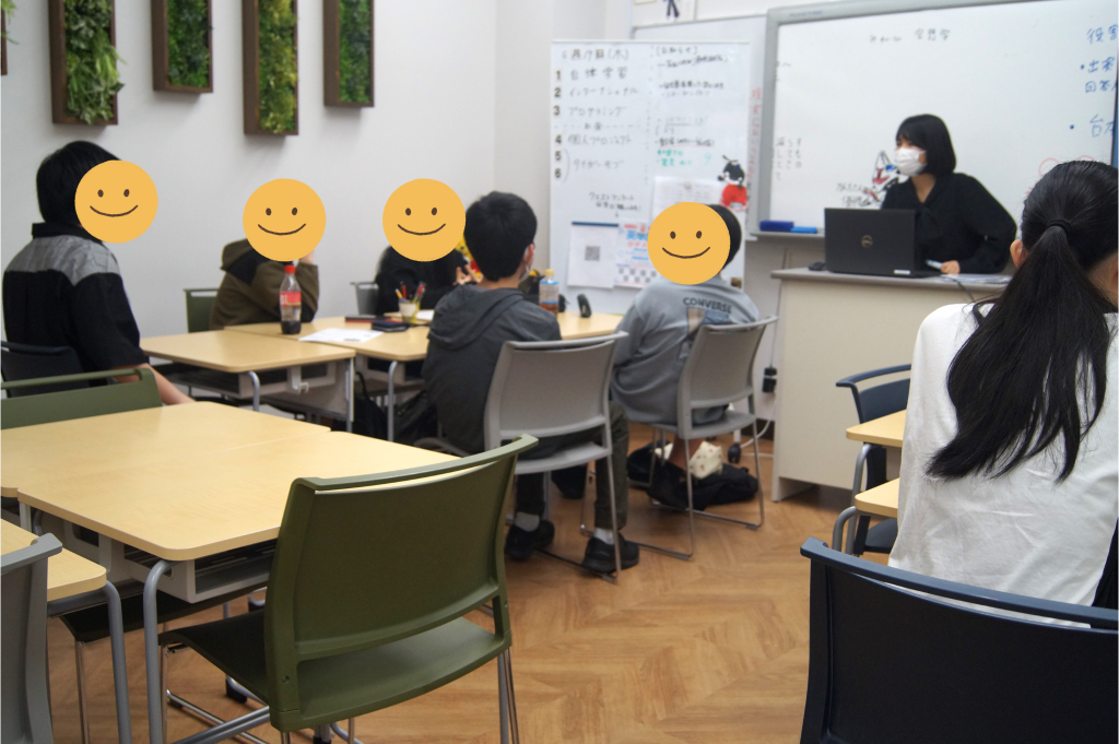 名古屋にあるフリースクール、クラーク国際中等部名古屋キャンパスのプロジェクト学習の様子