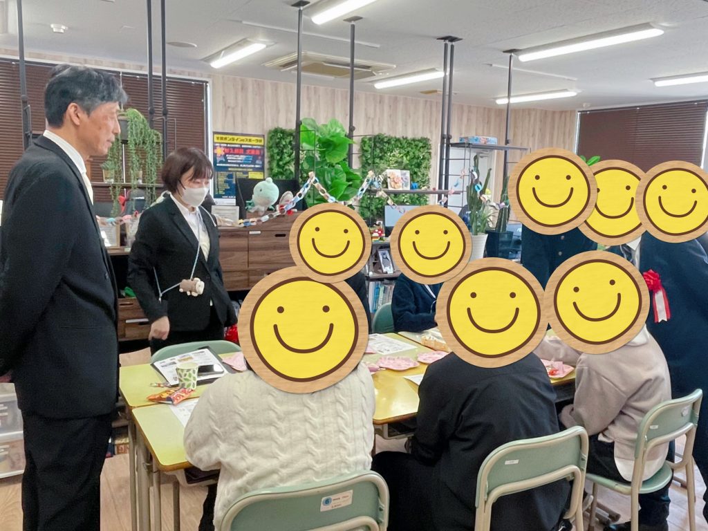 静岡にあるフリースクール、クラーク国際中等部静岡キャンパスの卒業式様子