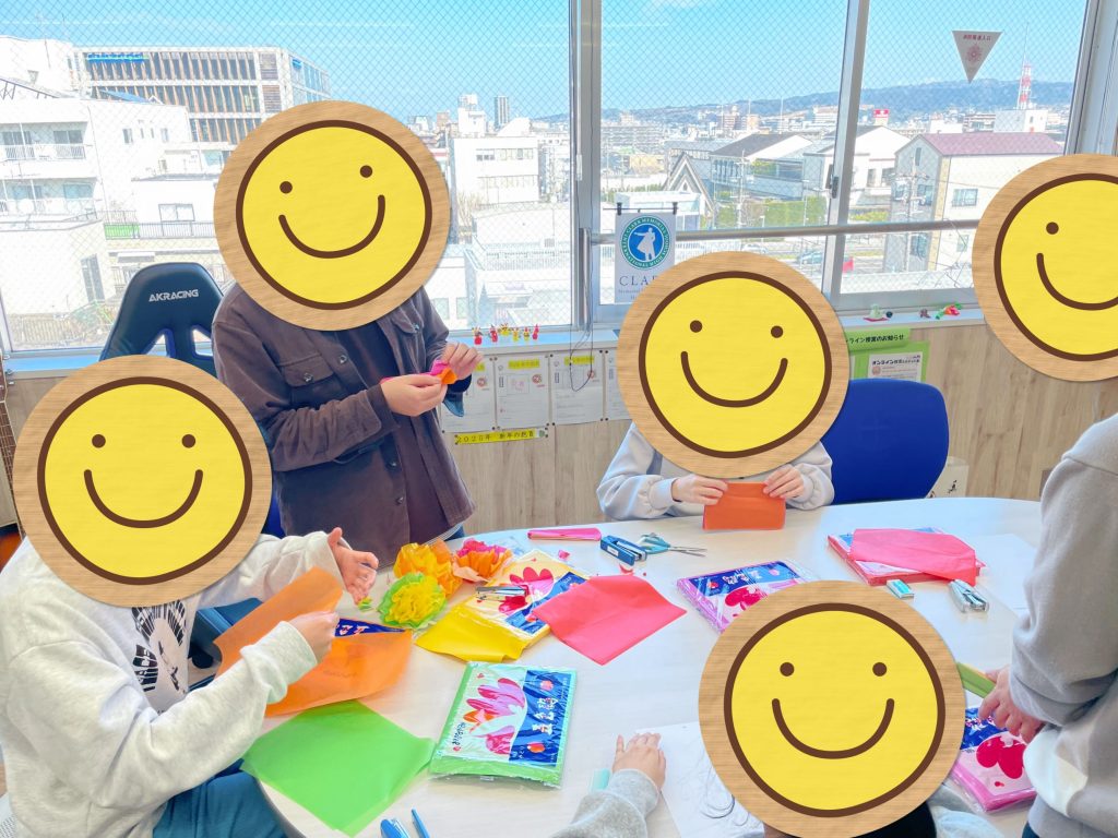 静岡にあるフリースクール、クラーク国際中等部静岡キャンパスの卒業式準備