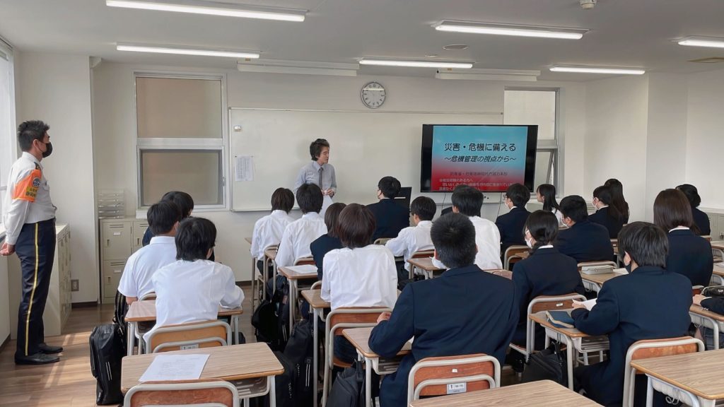 静岡にあるフリースクール、クラーク国際中等部静岡キャンパスの避難訓練の様子