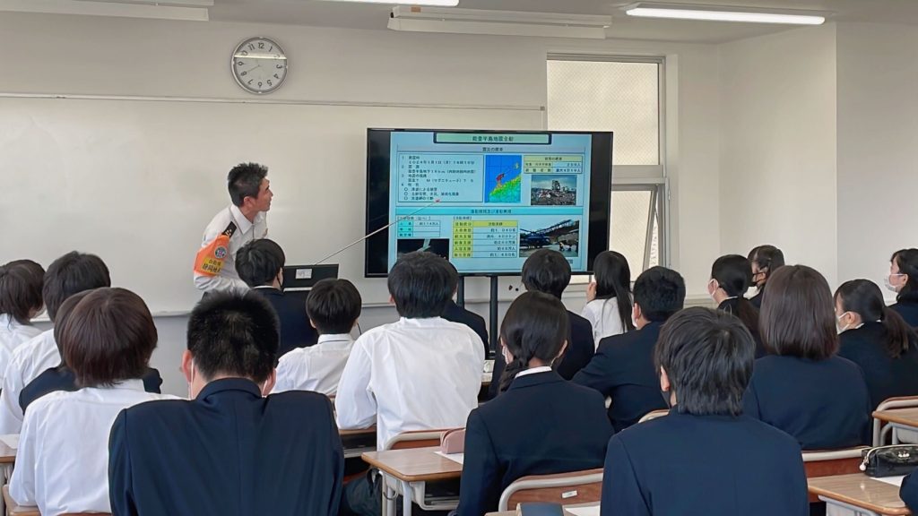 静岡にあるフリースクール、クラーク国際中等部静岡キャンパスの避難訓練の様子