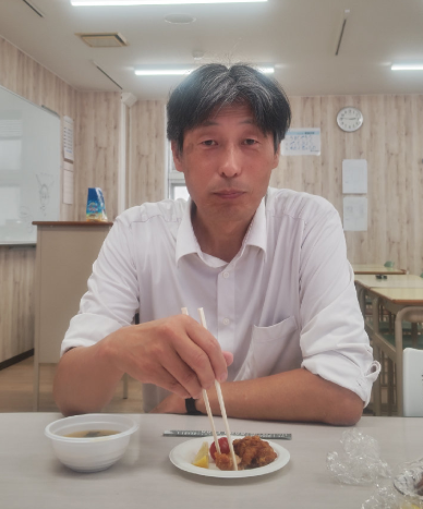 静岡にあるフリースクール、クラーク国際中等部静岡キャンパスの唐揚げ調理実習