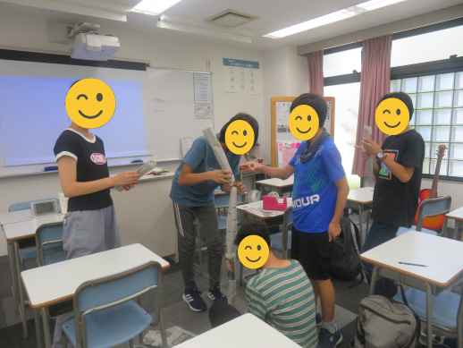 兵庫県にあるフリースクール、クラーク国際中等部芦屋キャンパスの心理学の様子