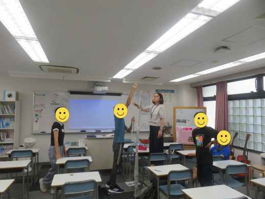 兵庫県にあるフリースクール、クラーク国際中等部芦屋キャンパスの心理学の様子