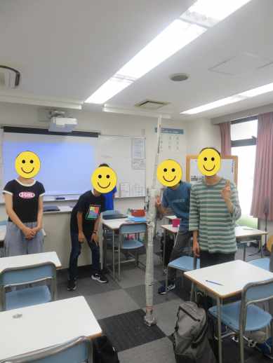 兵庫県にあるフリースクール、クラーク国際中等部芦屋キャンパスの心理学の様子