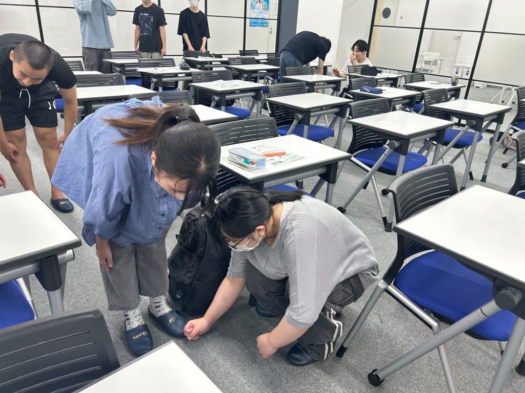 埼玉県所沢市にあるフリースクール、クラーク国際中等部所沢キャンパスで行われた地域探究の授業の様子