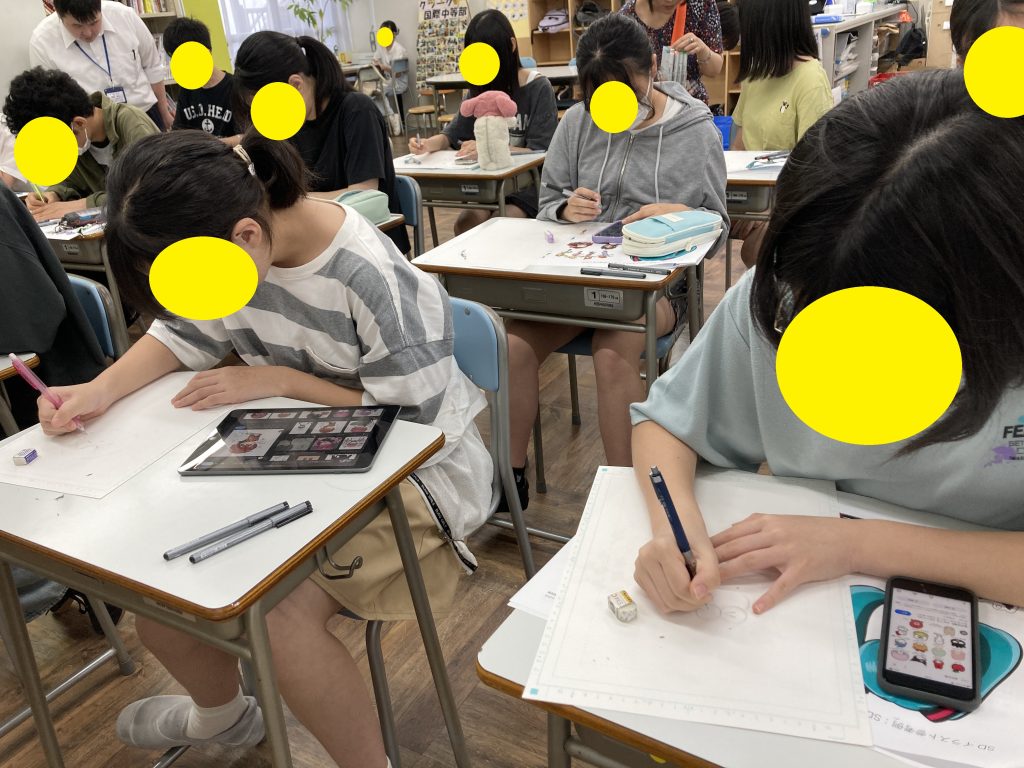 東京にあるフリースクール、クラーク国際中等部東京キャンパスのコース連携授業の様子