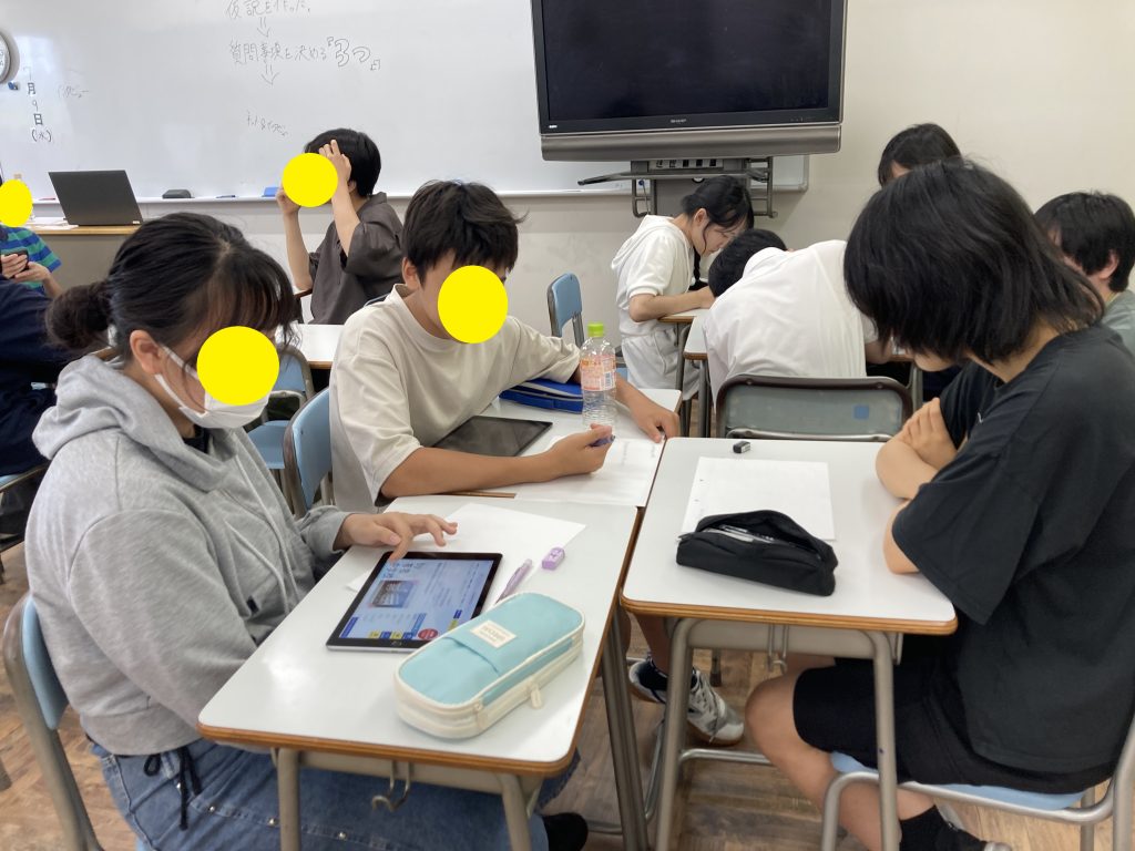 東京にあるフリースクール、クラーク国際中等部東京キャンパスの探究授業の様子
