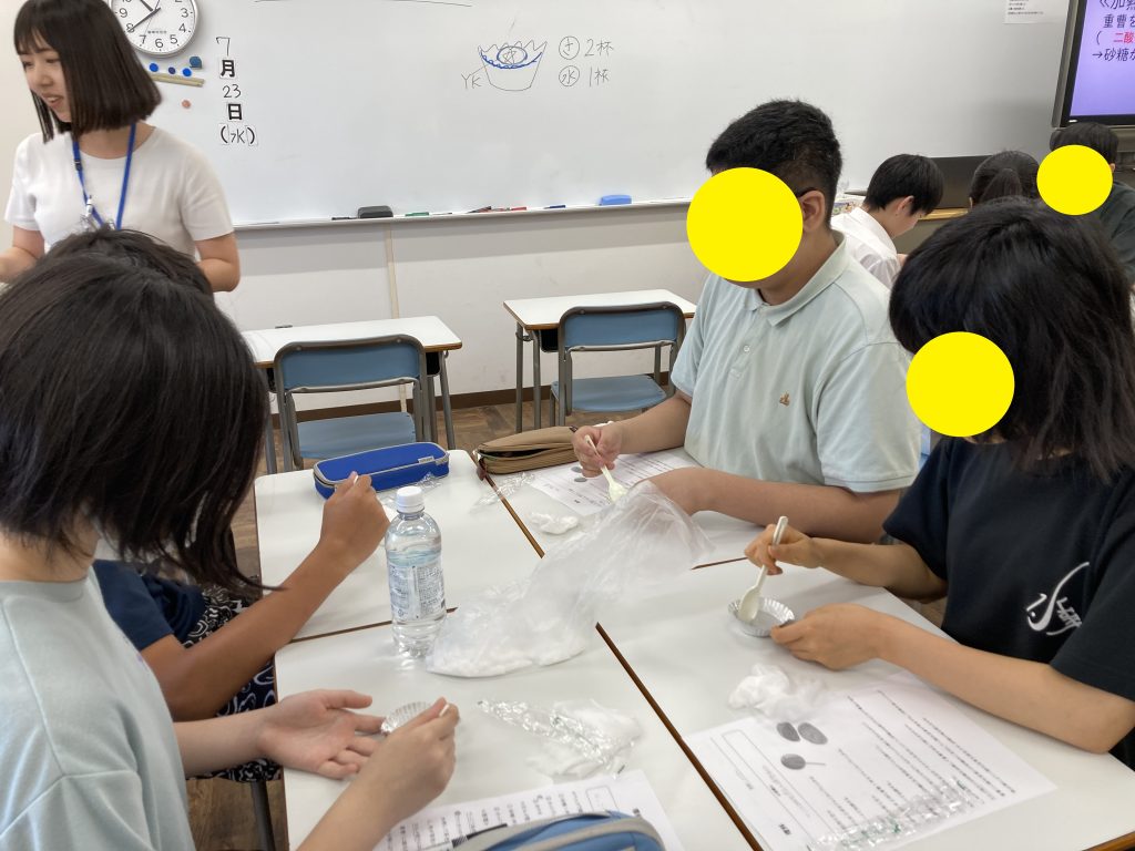 東京にあるフリースクール、クラーク国際中等部東京キャンパスの授業の様子