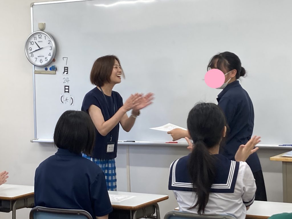 東京にあるフリースクール、クラーク国際中等部東京キャンパスの授業の様子