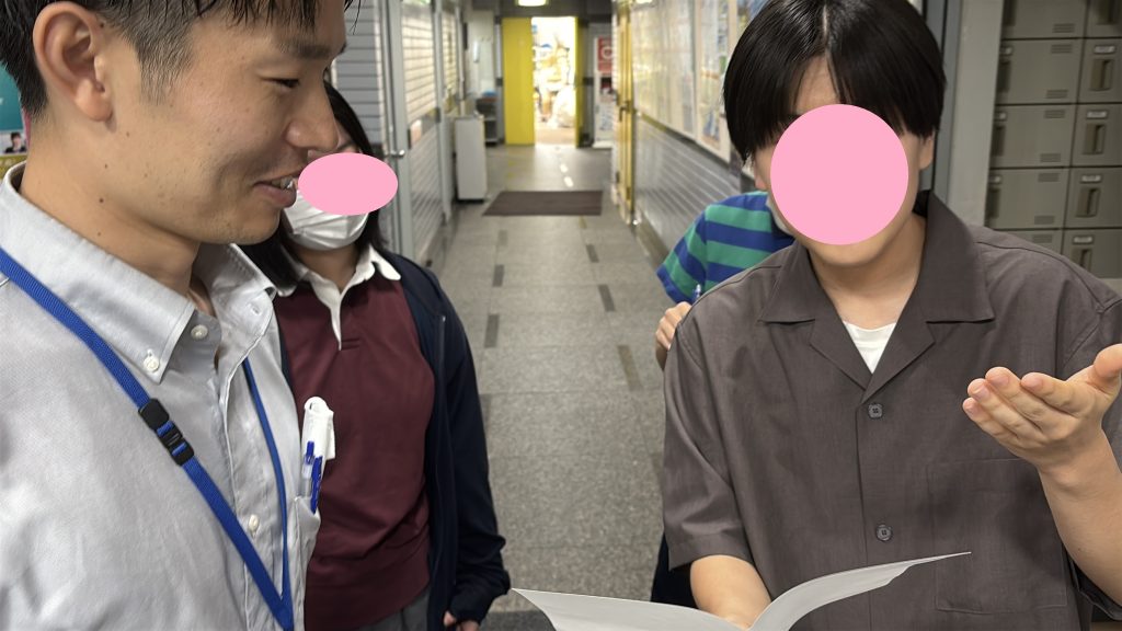 東京にあるフリースクール、クラーク国際中等部東京キャンパスの探究授業の様子