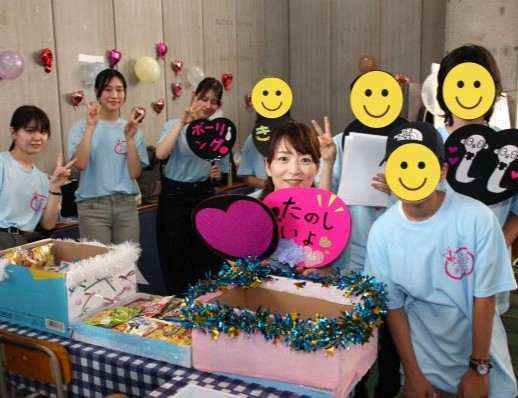 兵庫県にあるフリースクール、クラーク子国際中等部芦屋キャンパスの文化祭の様子