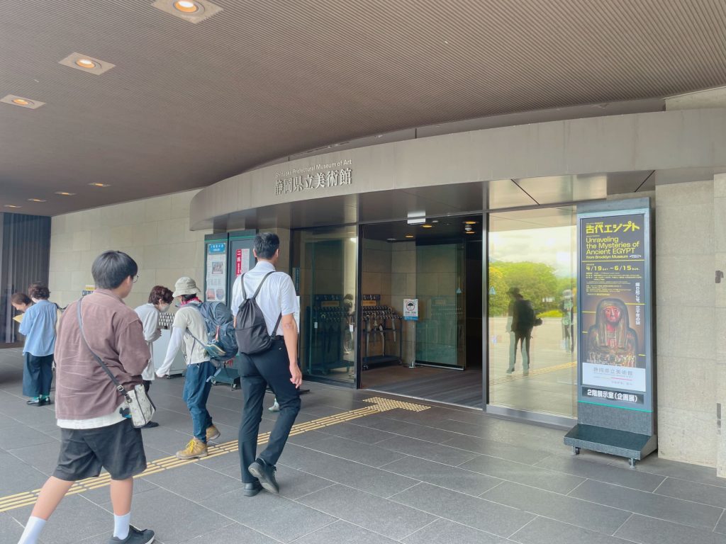 静岡にあるフリースクール、クラーク国際中等部静岡キャンパスの課外活動、美術館鑑賞