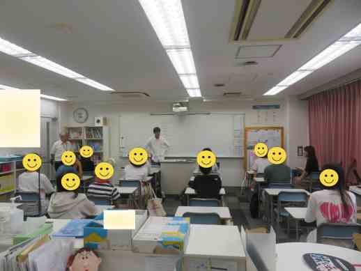 兵庫県にあるフリースクール、クラーク国際中等部芦屋キャンパスの始業式の様子