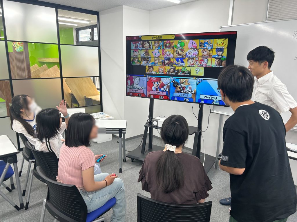 埼玉県所沢市にあるフリースクール、クラーク国際中等部で行われたeスポーツ練習の様子