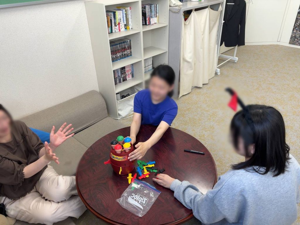 柏市にあるフリースクール、クラーク国際中等部のフリータイムの様子