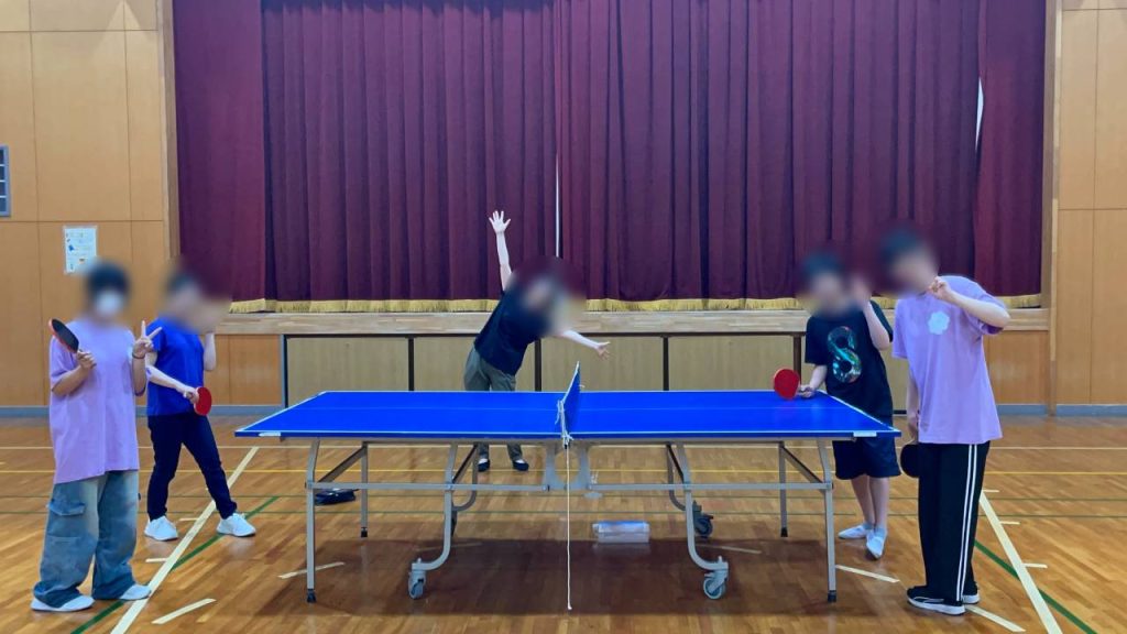 柏市にあるフリースクール、クラーク国際中等部の体育の様子