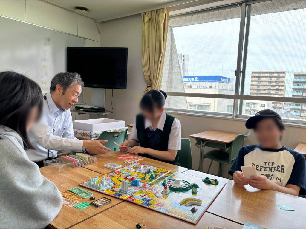 柏市にあるフリースクール、クラーク国際中等部の授業の様子