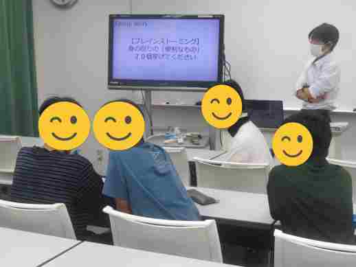 兵庫県にあるフリースクール、クラーク国際中等部芦屋キャンパスのスキルラーニングの授業の様子