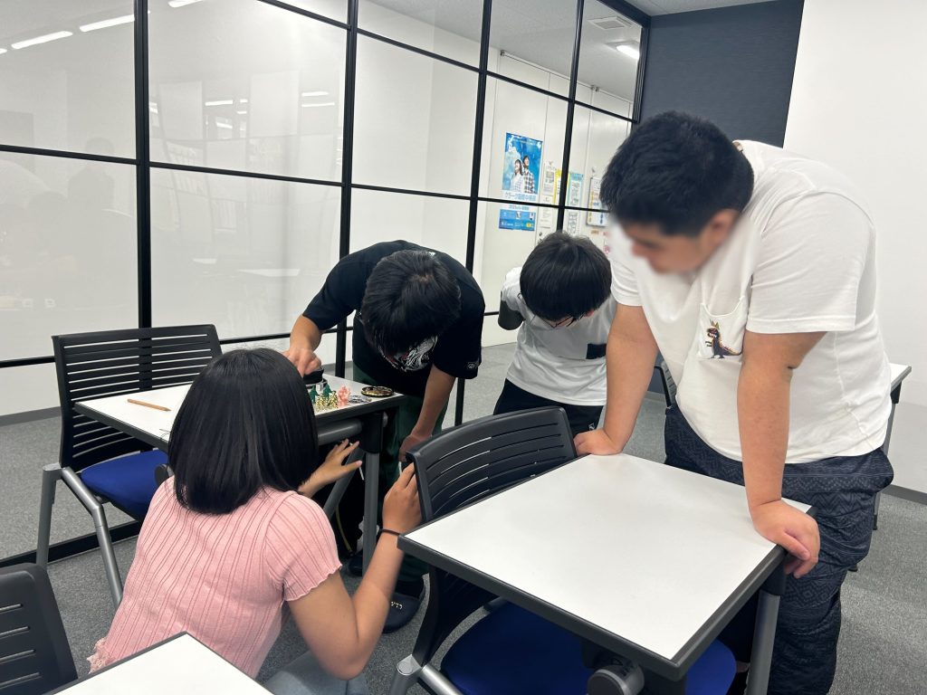 埼玉県所沢市にあるフリースクール、クラーク国際中等部所沢キャンパスの休み時間の様子