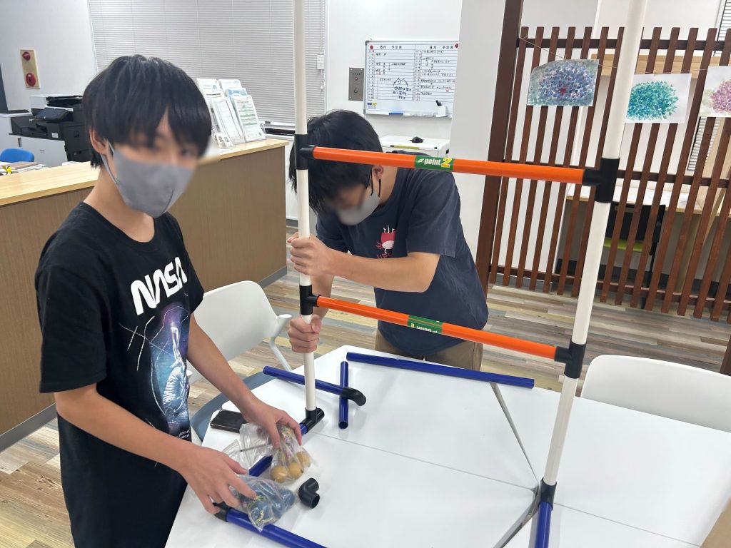 埼玉県所沢市にあるフリースクール、クラーク国際中等部所沢キャンパスのフリータイムで行ったラダーゲッターの様子