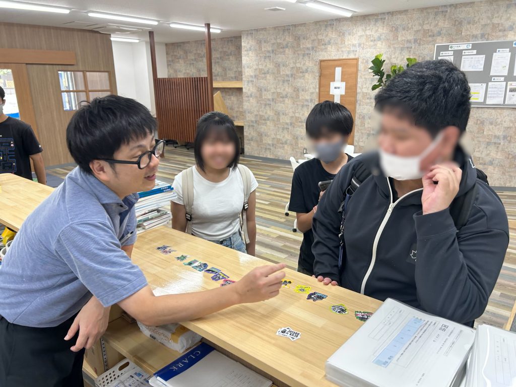 埼玉県所沢市にあるフリースクール、クラーク国際中等部所沢キャンパスの休み時間の様子