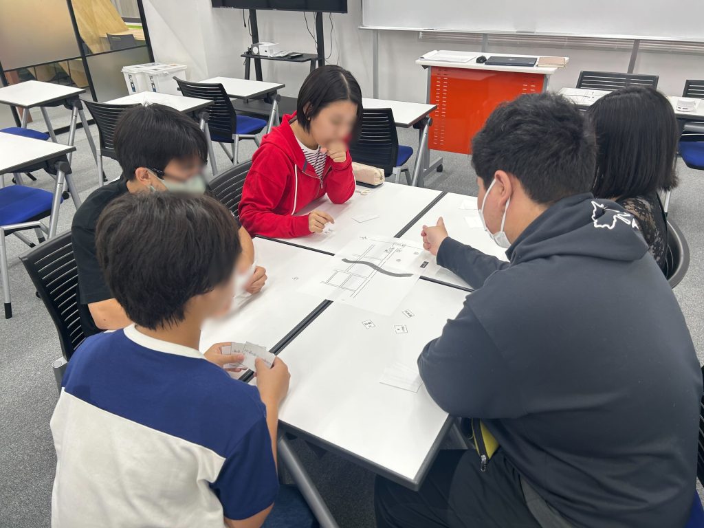 埼玉県所沢市にあるフリースクール、クラーク国際中等部所沢キャンパスで行ったピアコミュニケーションの授業の様子