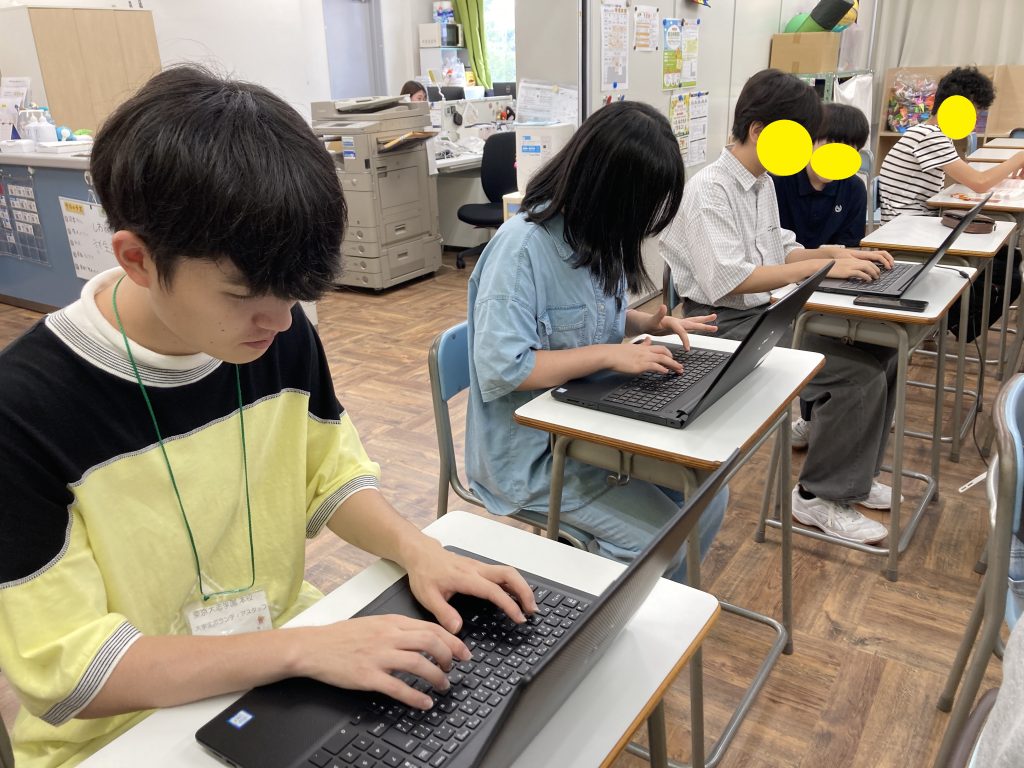 東京にあるフリースクール、クラーク国際中等部東京キャンパスの授業の様子