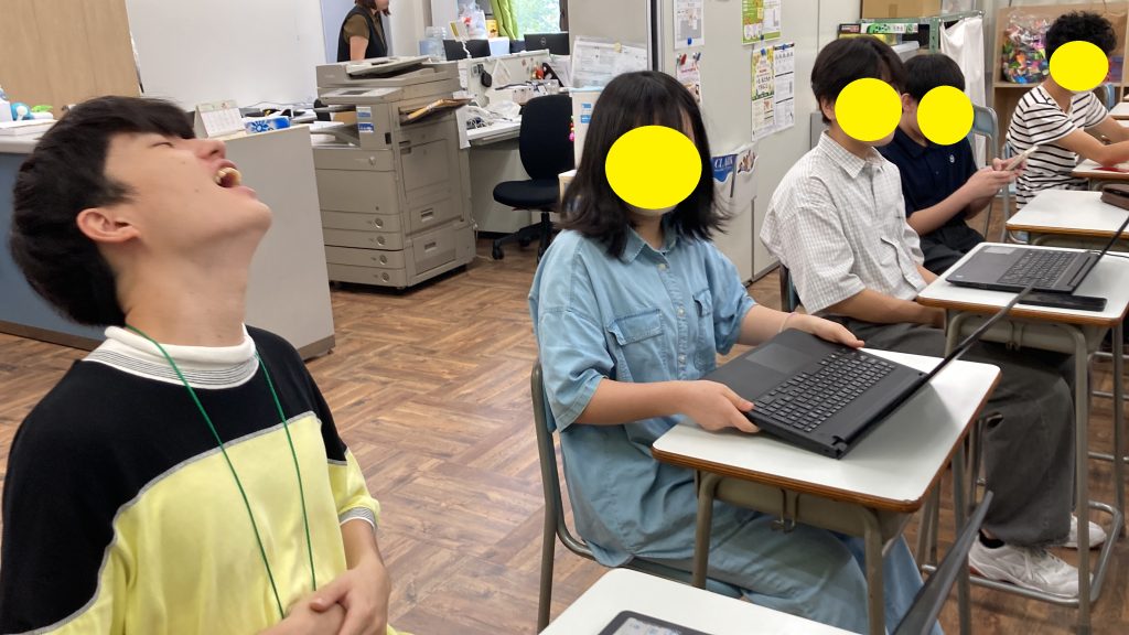 東京にあるフリースクール、クラーク国際中等部東京キャンパスの授業の様子