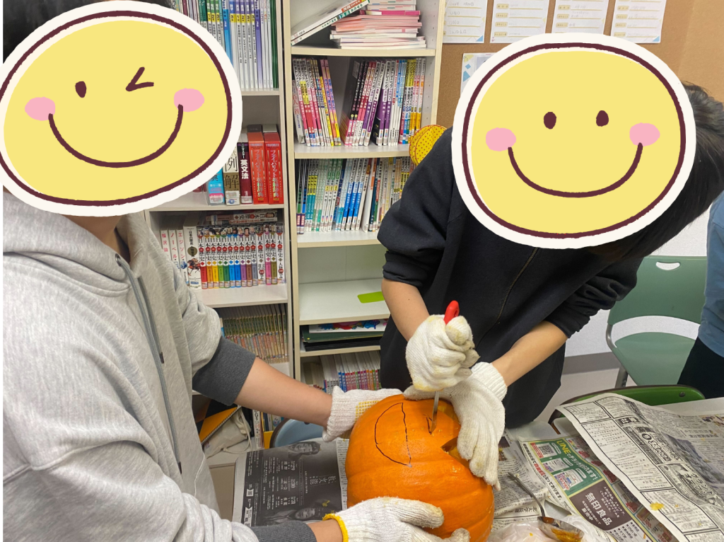 カボチャの顔づくり