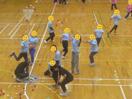 兵庫県にあるフリースクール、クラーク国際中等部芦屋キャンパスの体育祭の様子