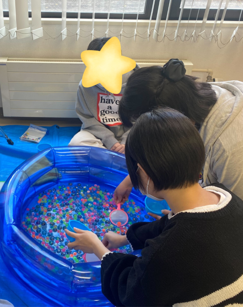 スーパーボール掬いに挑戦中