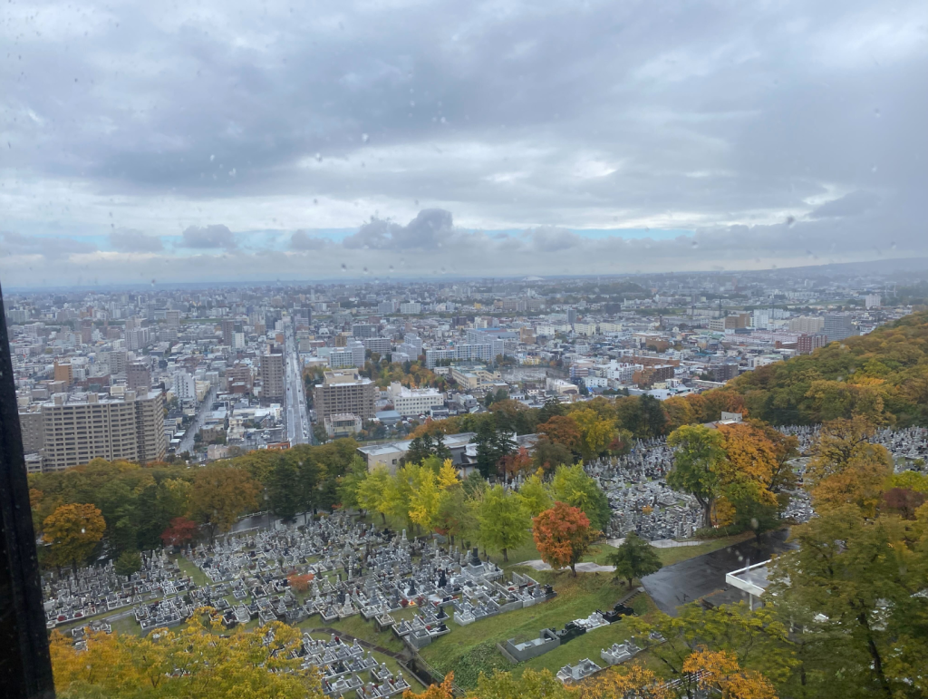 ロープウェイから札幌市街地を一望