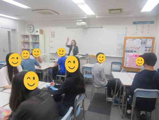 兵庫県にあるフリースクール、クラーク国際中等部芦屋キャンパスの心理学の授業の様子